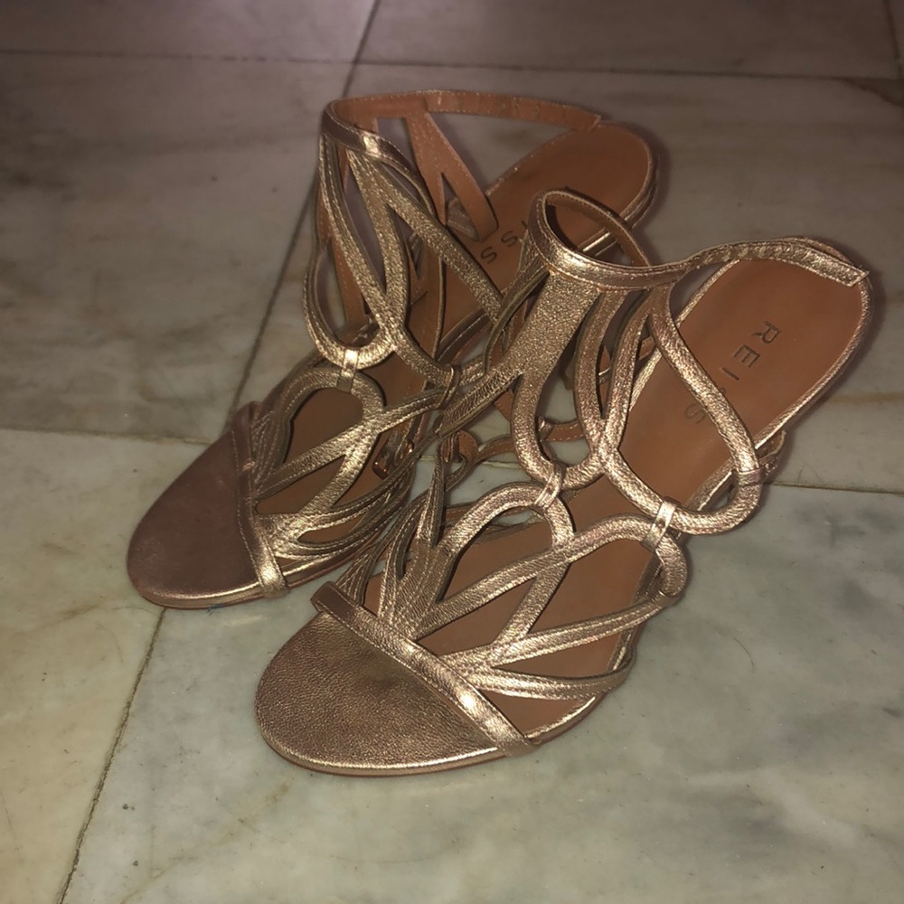 Gold heel